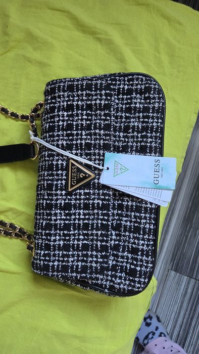 Нова чанта GUESS