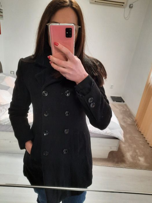 Черно класическо дамско палто с копчета