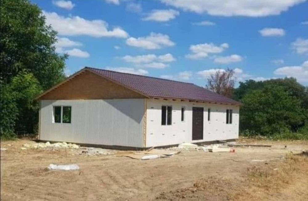 Vând casă de locuințe din panouri Sandwich