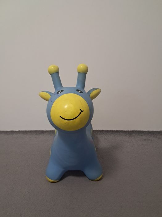 Jucarii ( casuta jucarii/papusi lemn,calut balansoar,girafa gonflabila