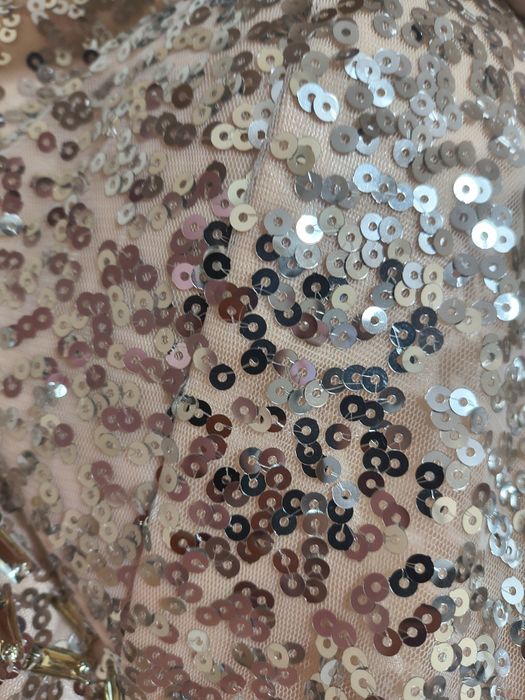 Рокля с пайети в прасковен цвят