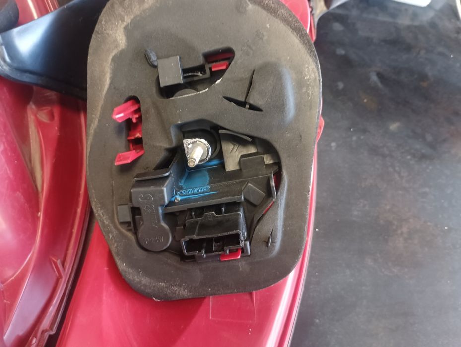 Гуми 205/55/15 със джанти оргинални за Пежо с болтовете и СТОПОВЕ .