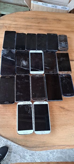 Lot telefoane pentru piese