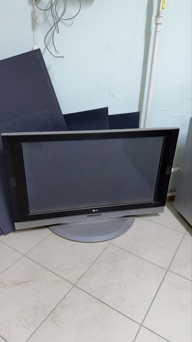 Отдам телевизор бесплатно LG