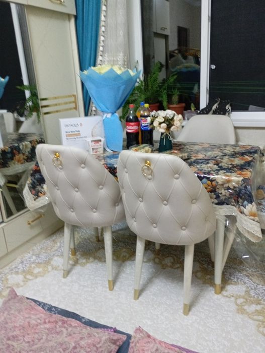 Стол со стульями