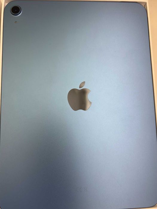 Apple iPad (2025) 11th Gen 128GB , на няколко цикъла на зареждане