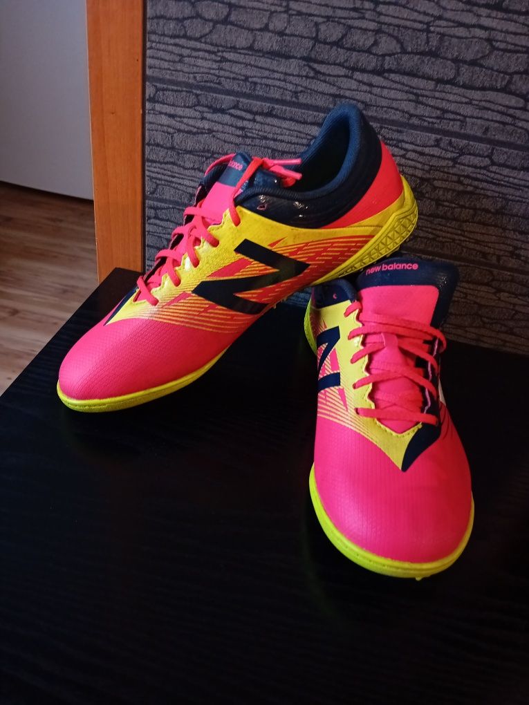 New Balance Футболни обувки