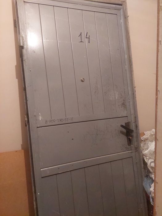 Железная дверь СССР,б/у--50000,шкафы кухонные 5 шт 50 тысяч б/у
