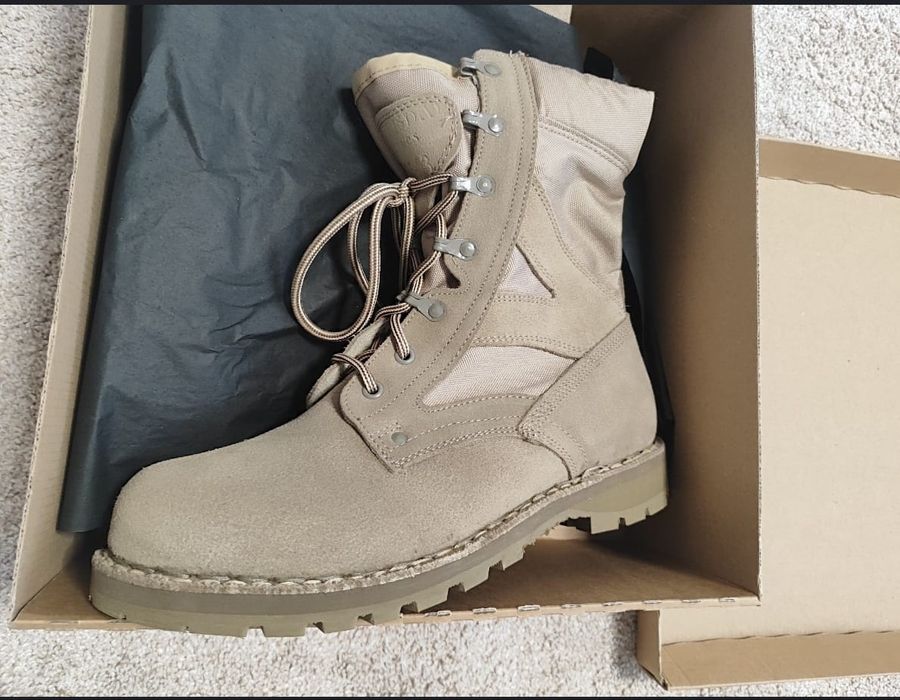Vând bocanci combat mărimea 28,5 (44) culoare bej