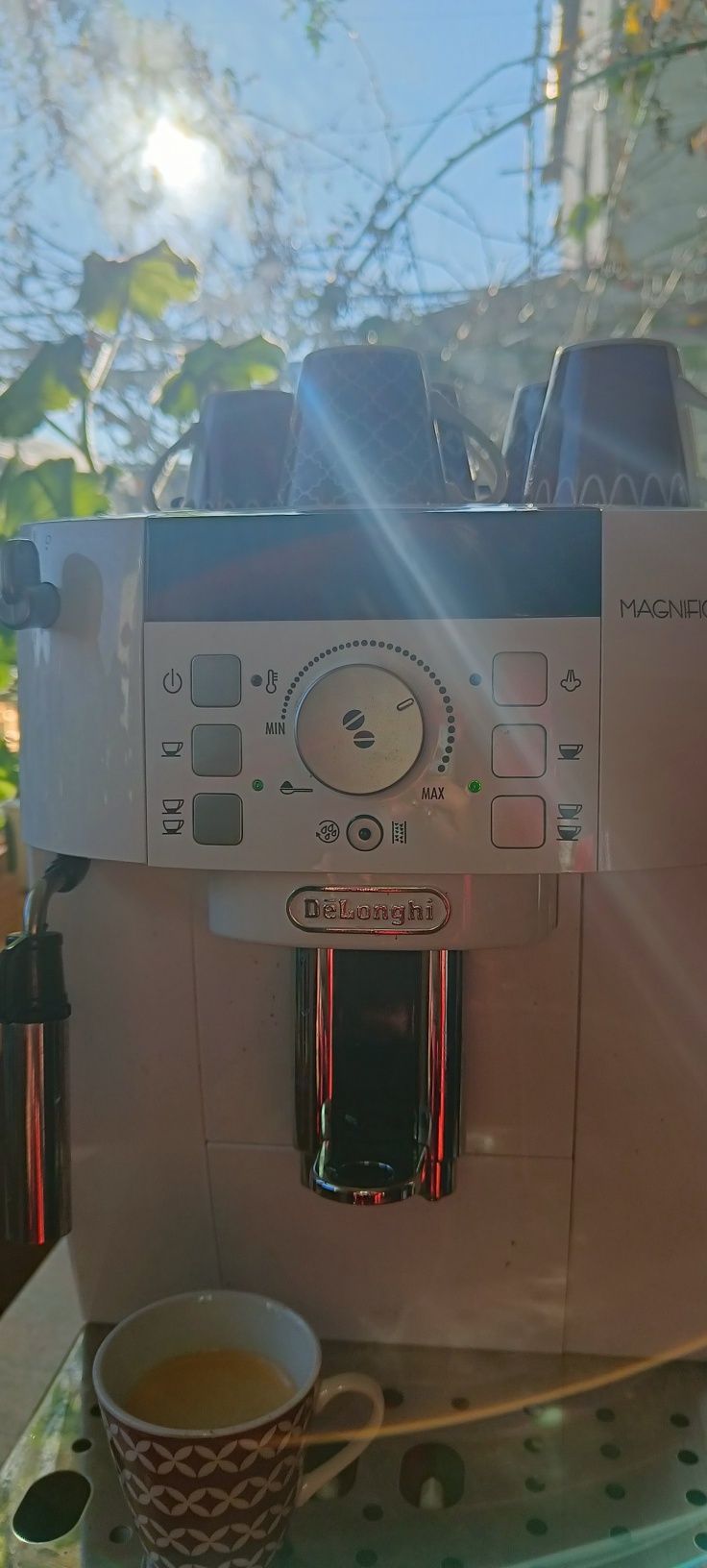 Vând espressor DeLonghi