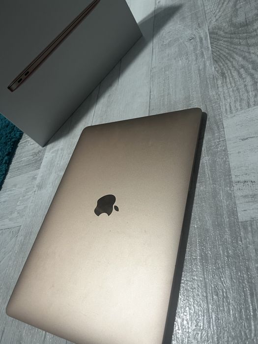 Macbook Air 13 inch M1 chip