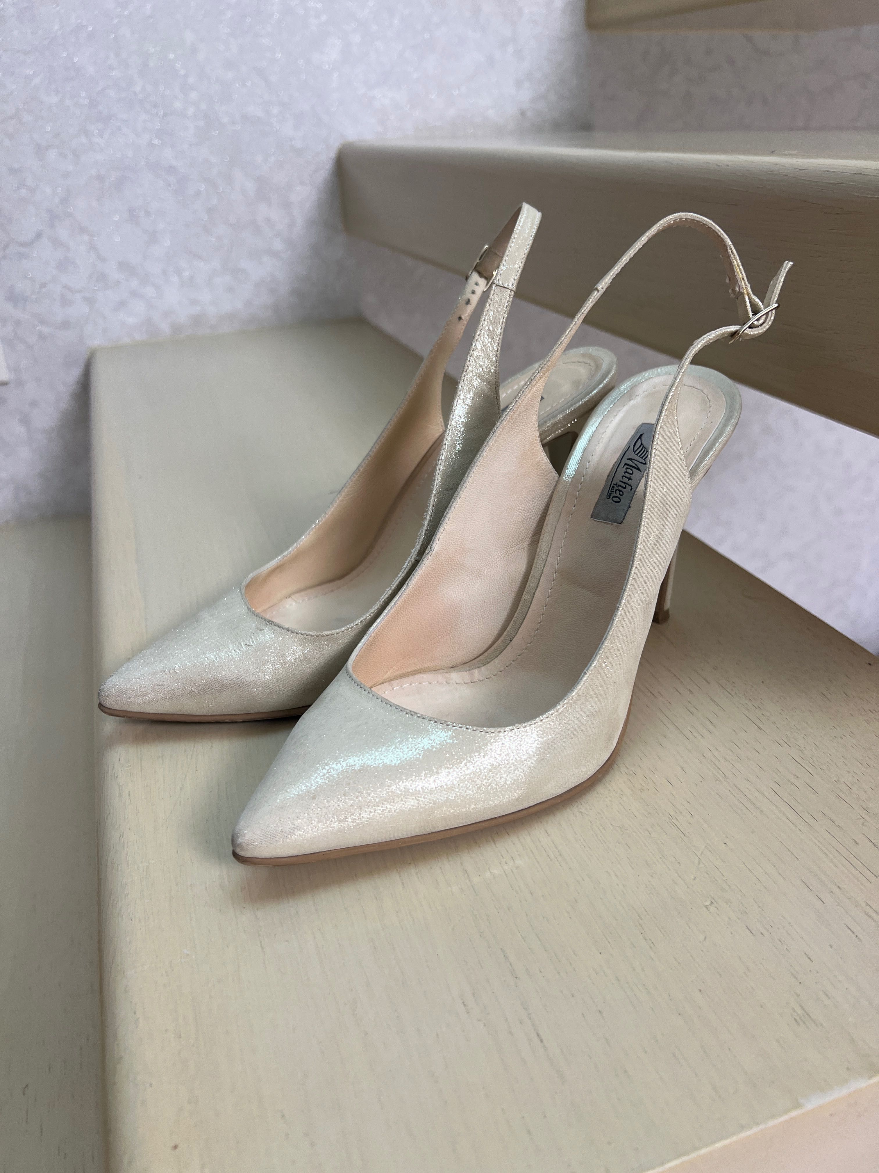Pantofi stiletto piele mar 39 si cluch asortat