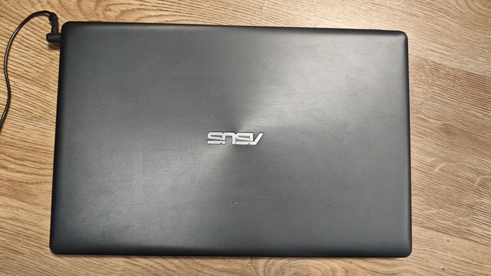Laptop Asus X550L – i7, 12GB RAM, SSD – Funcțional, cu mici defecte