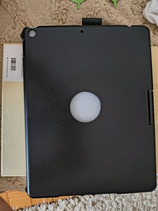 Vând husa tastatura cu trackpad pentru iPad