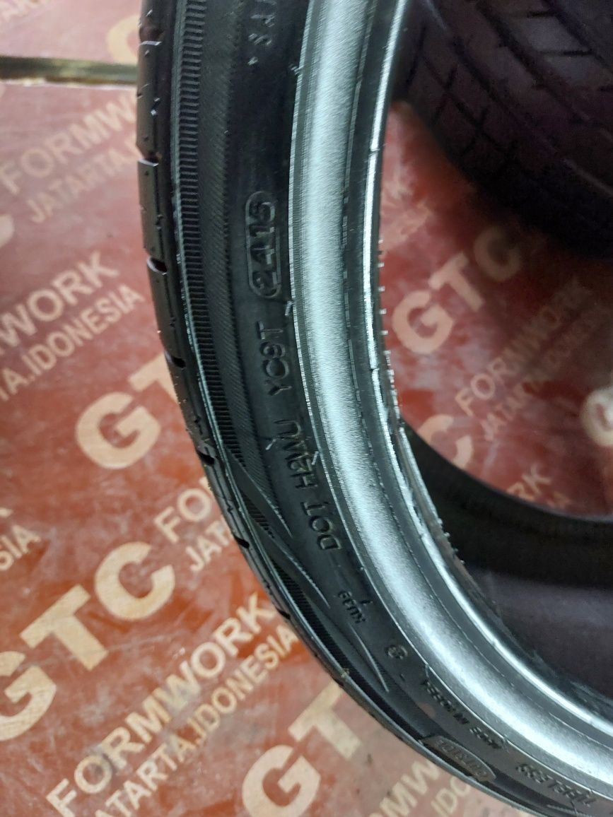 235/35/19 KUMHO 2 броя