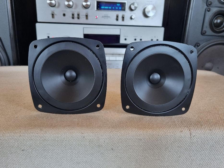 Set Difuzoare Medii Kirksaeter (Peerless). 8 ohms, 40 watts, 10 cm.