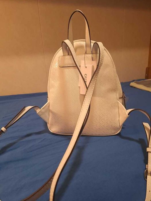 Чисто нова дамска раница GUESS
