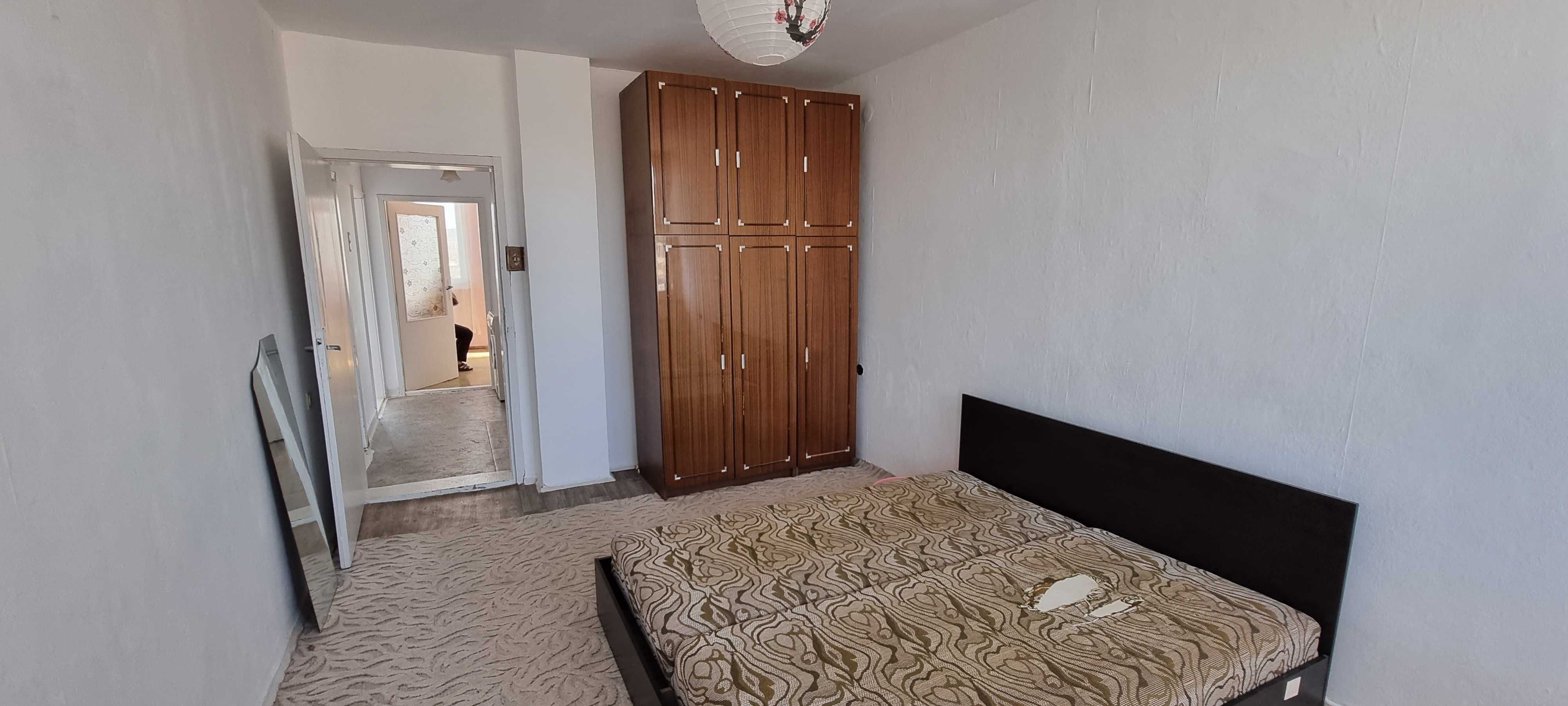 1260-Продава се тристаен тухлен апартамент в кв. "Бели Лом"