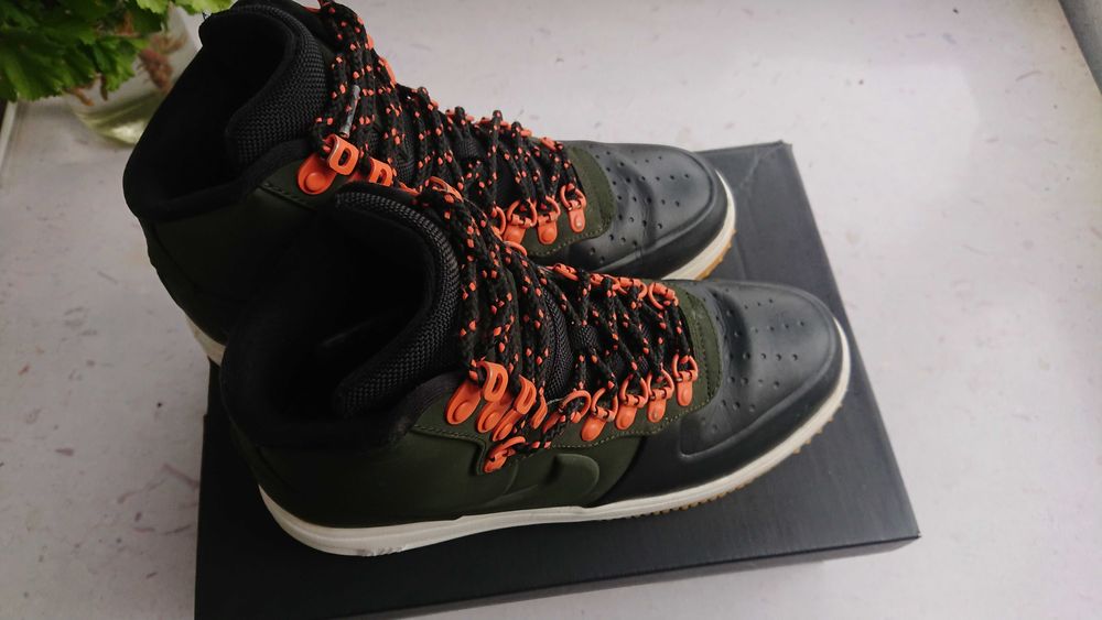 Обувки NIKE Lunar Force 1 Duckboot      40 номер стелка 25см- отлични