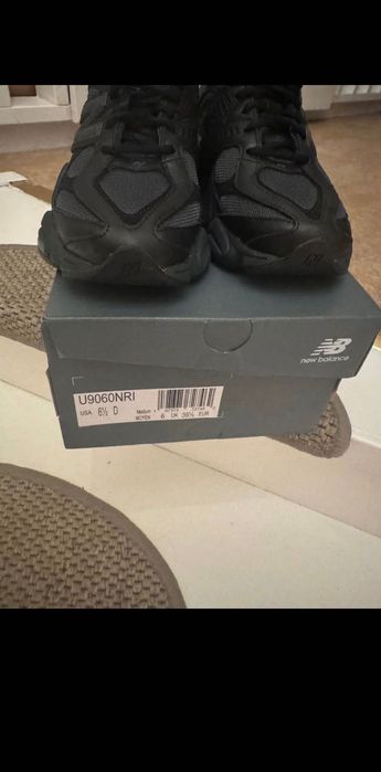 New Balance noi marimea 39,5