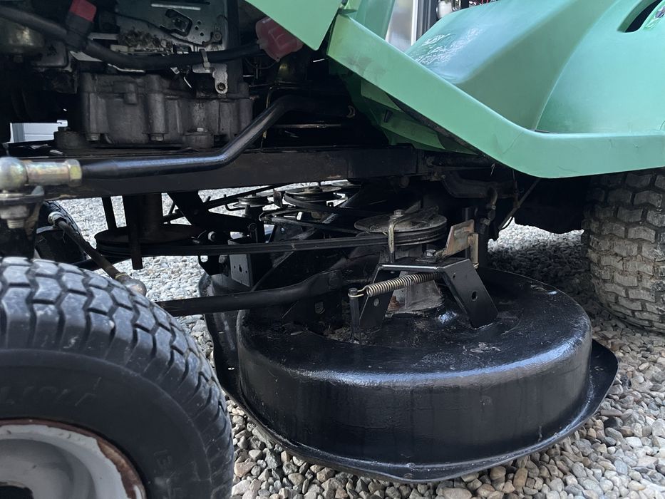 Tarcturas Tuns Gazon Hydrostatic 13HP John Deere Sabre 1336HR