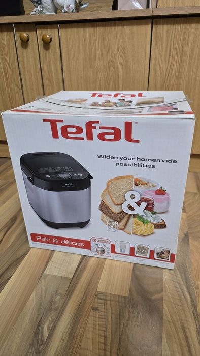 Maşină de pâine Tefal Pain et Delice PF240E38 - Nouă, 20 programe, 700