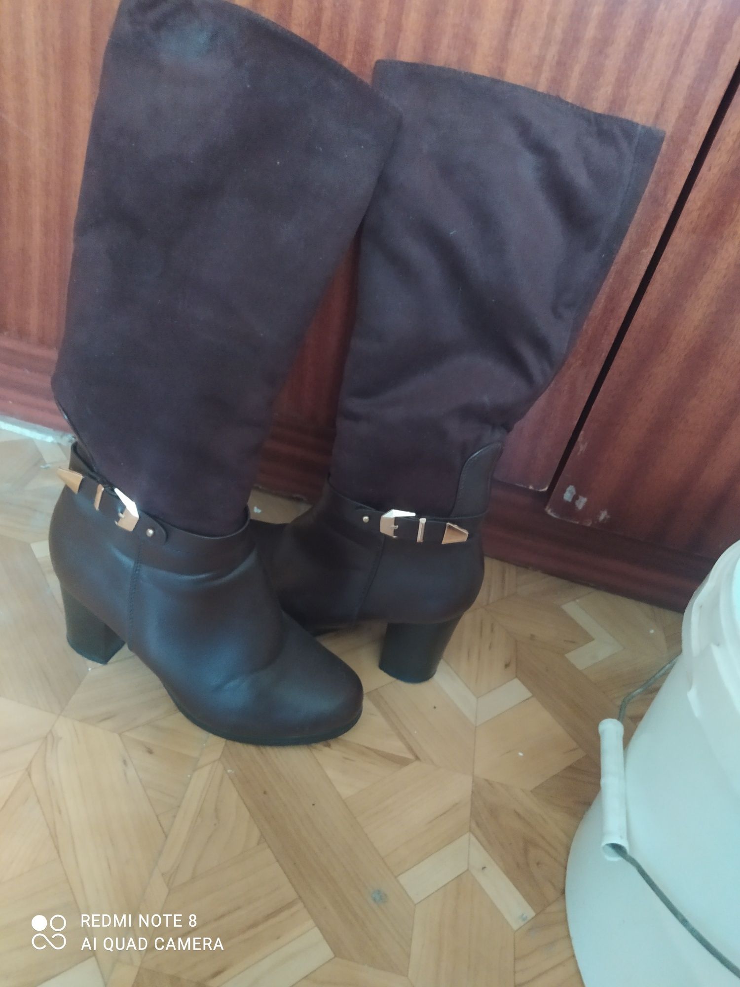 Продам сапоги темно коричневого цвета замша сверху,низ кожа состояние