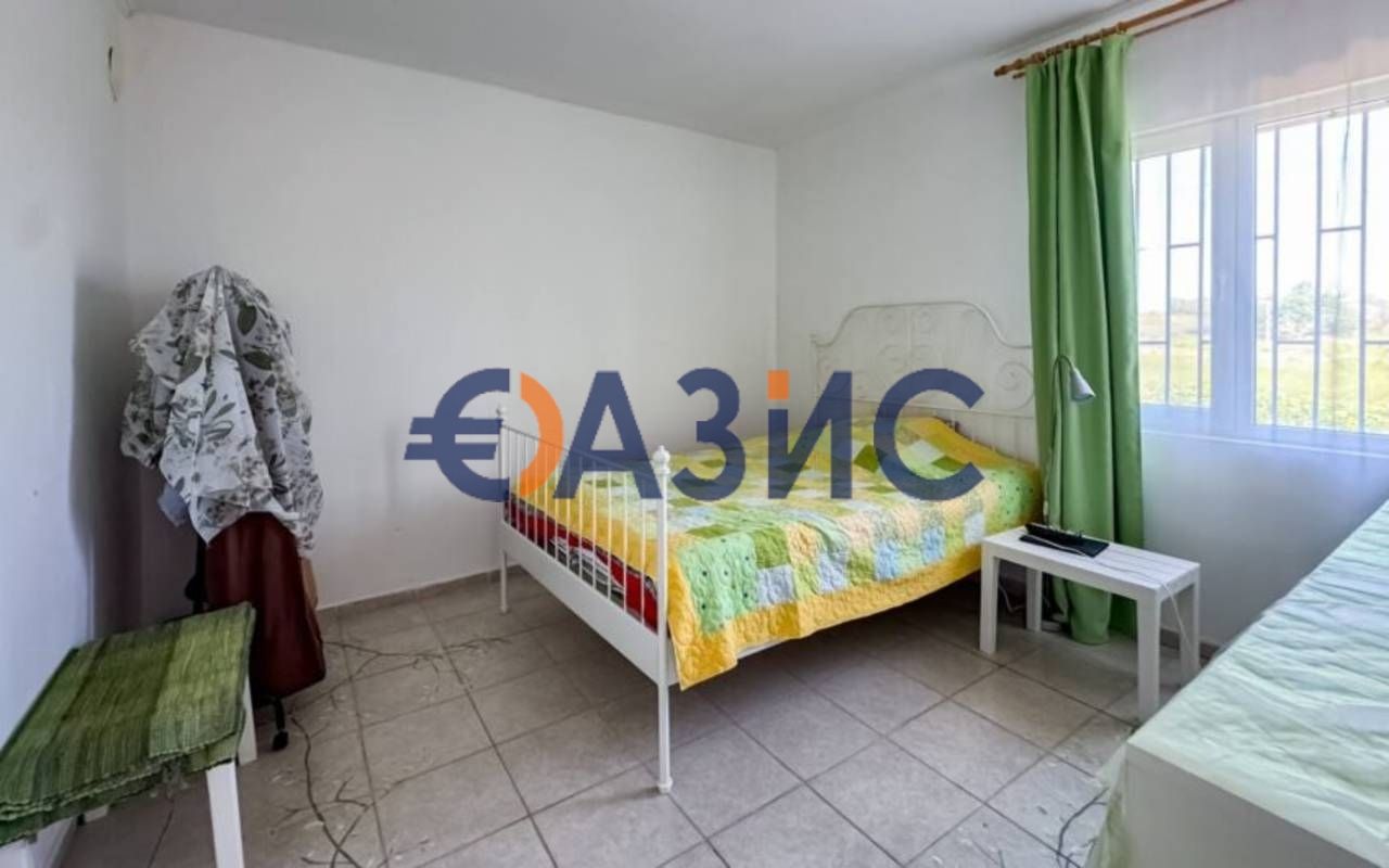 Къща с 3 спални, 105 кв.м. + 1500 кв.м. двор, с. Суходол, област