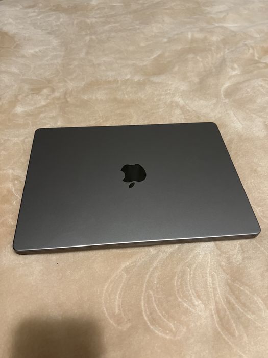 Apple macbook 14 M1 PRO