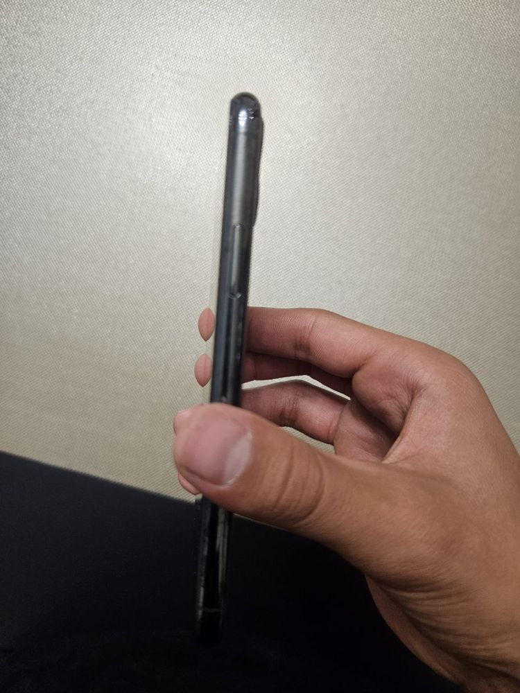 Iphone 11 pro в хорошем состоянии с коробкой