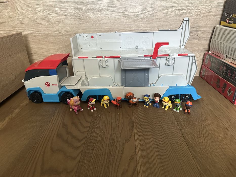 Камион на Пес Патрул и кученца