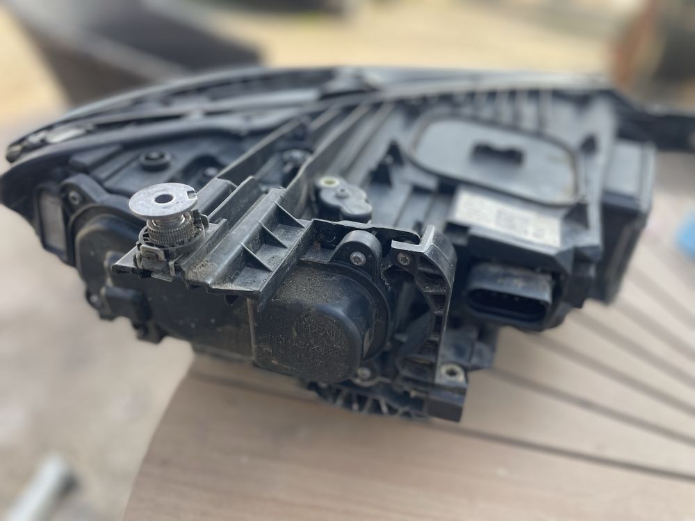 Ляв Фар VW Passat B8 LED