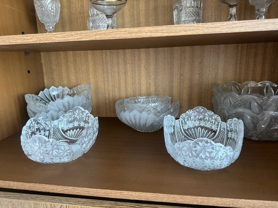 Shkaf sotiladi ichidegi lari blan