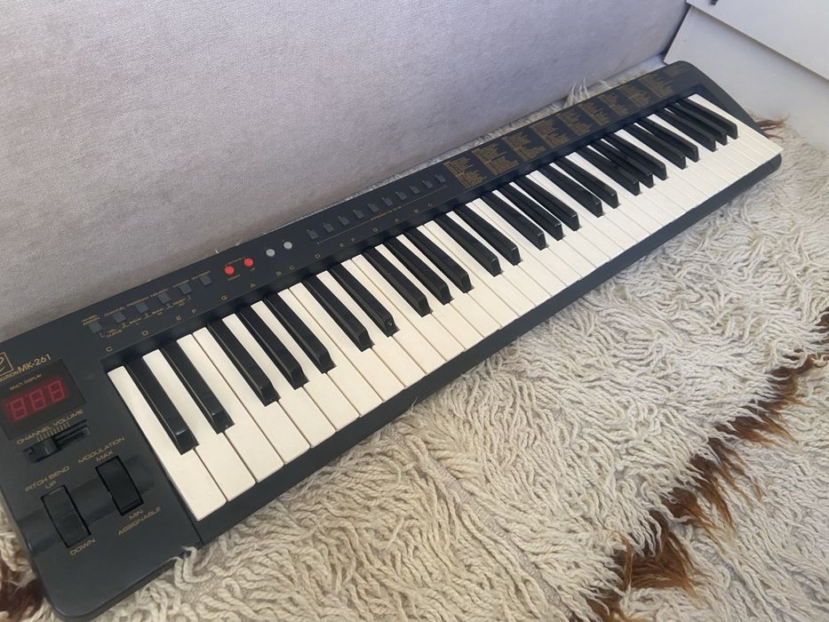 Midi клавир(доста голям и хубав )