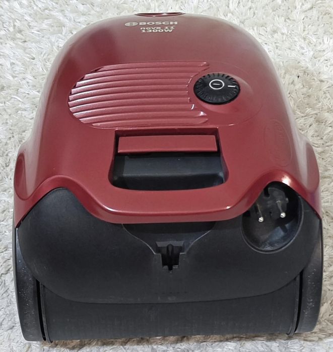 Vând aspirator cu sac Bosch Nova 11