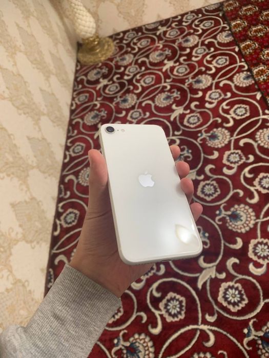 iphone se 2 sotiladi hama narsasi toza alishmagan ekran singan faqat