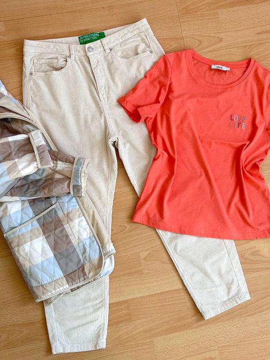 Benetton светли джинси с висока талия 28/29 номер  и коралова тениска