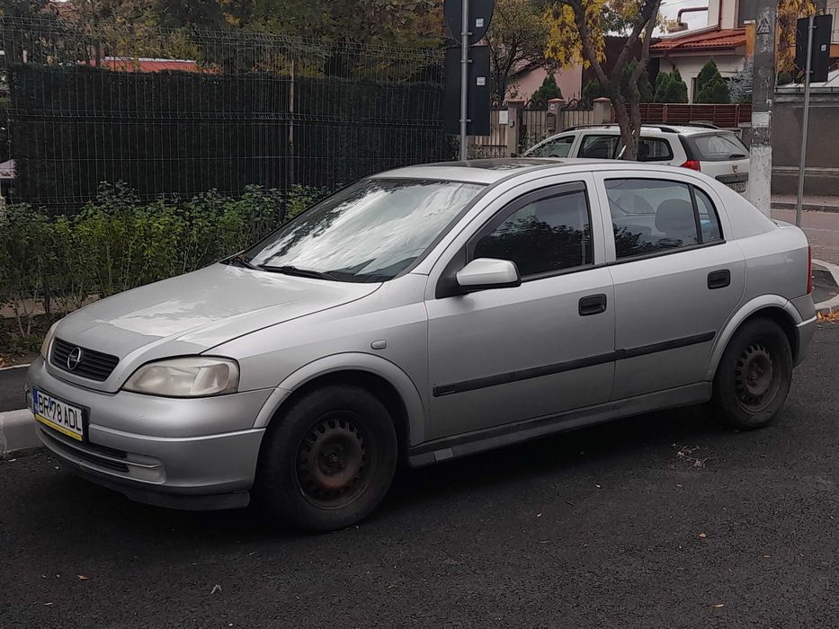 Vand autoturism Opel astra 1,6 benzina 2004