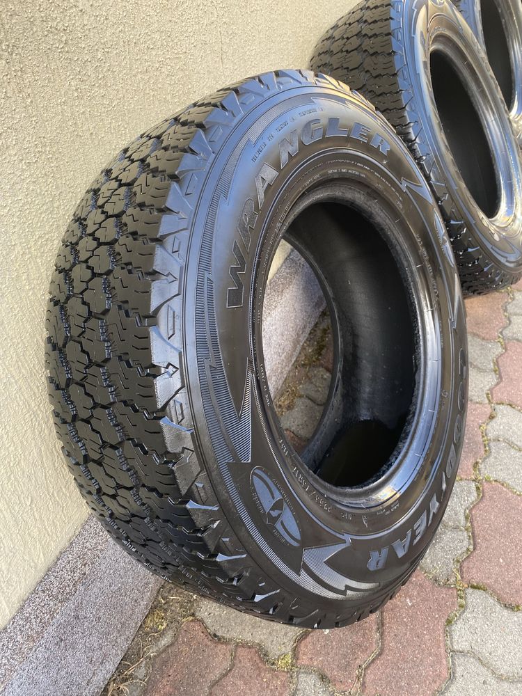 255/75/17 Goodyear wrangler