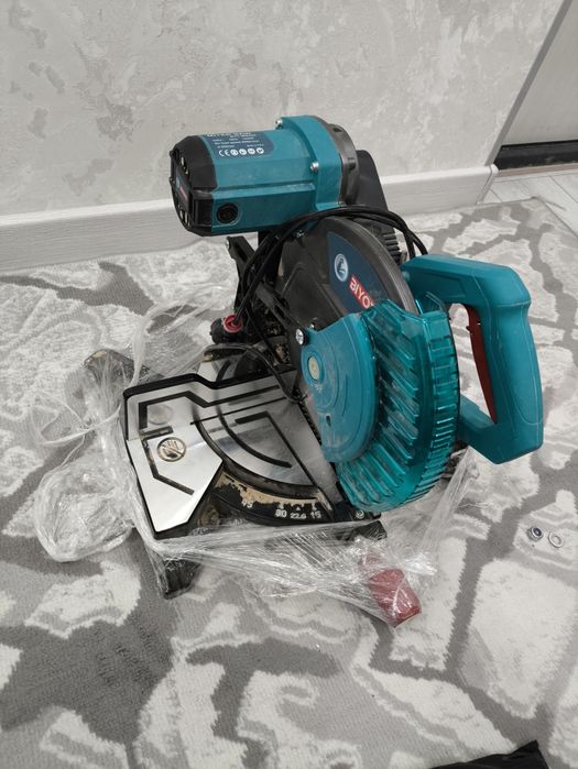 Торцовочная пила по дереву 255