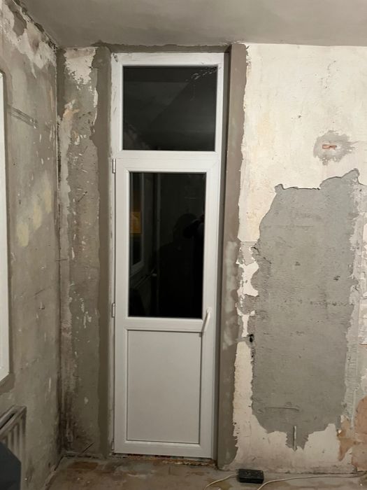 Продавам балконска PVC врата