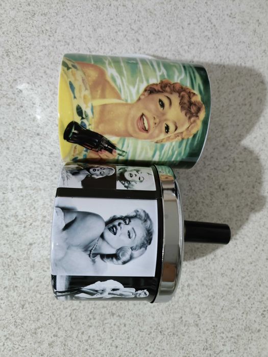 Cană Coca Cola și scrumieră Marilyn Monroe