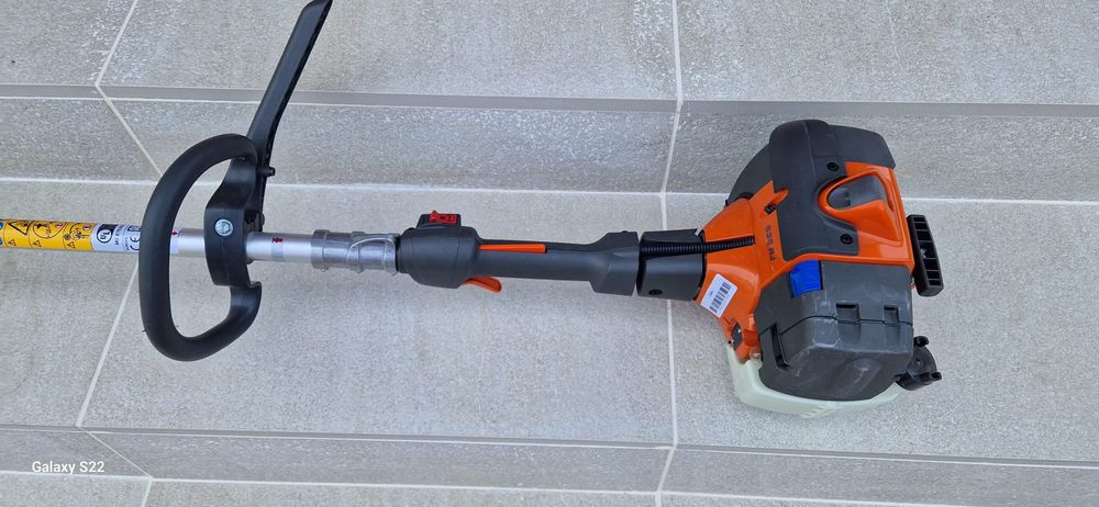 Husqvarna motocoasă pe benzină