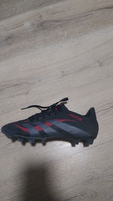 Ghete de fotbal Predator