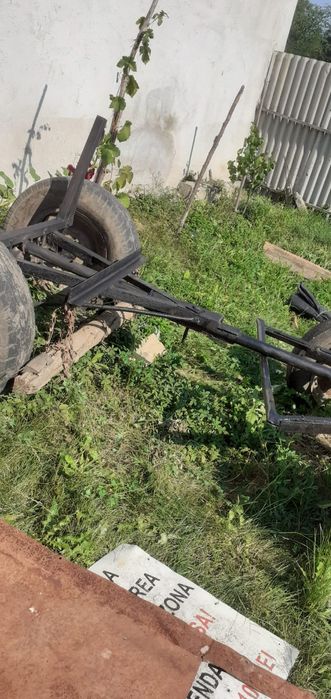 Vind căruță de fier sau schimb cu 1 stingem de lemne