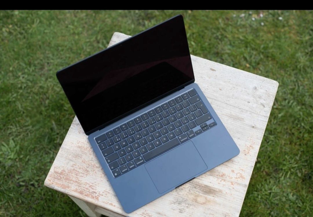 Macbook air m3 1 oy boldi