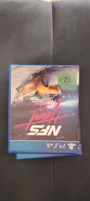 De vânzare Ps4 Pro cu doua manete