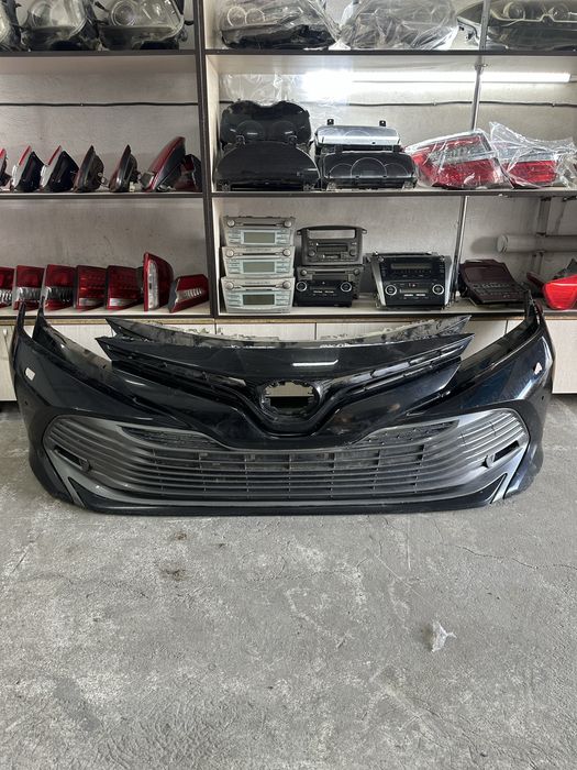 Передние бампера,решетки Toyota Camry 70 ориг