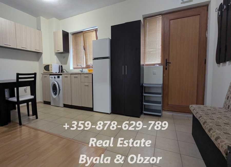 Просторен едностаен апартамент в комплекс с басейн в гр.Бяла