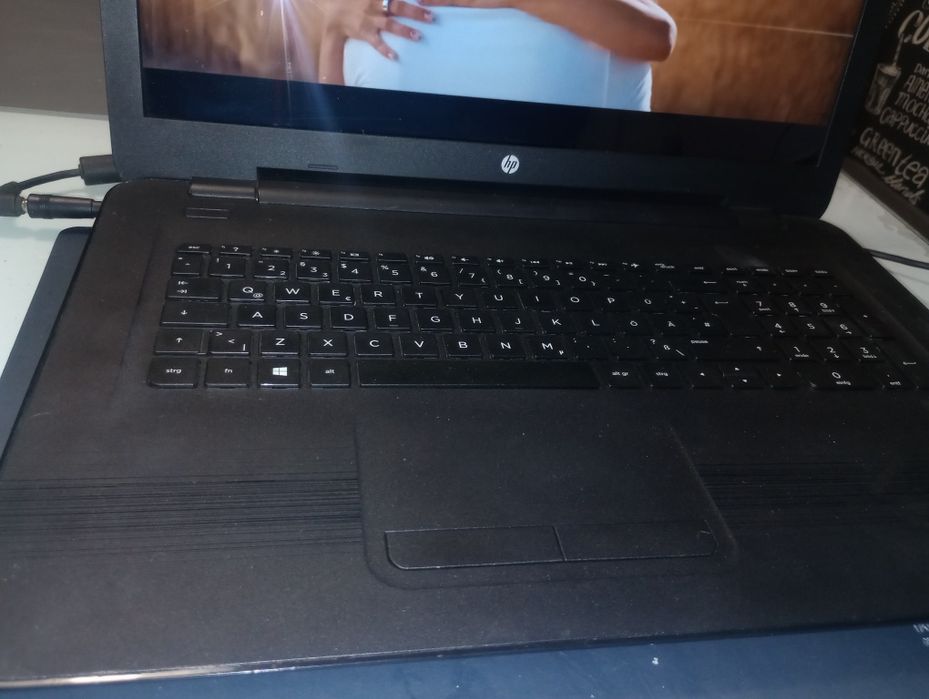 HP 17, 8 gb ram, 1.000 GB, AMD A8, baterie ok, video dedicat 1gb"
